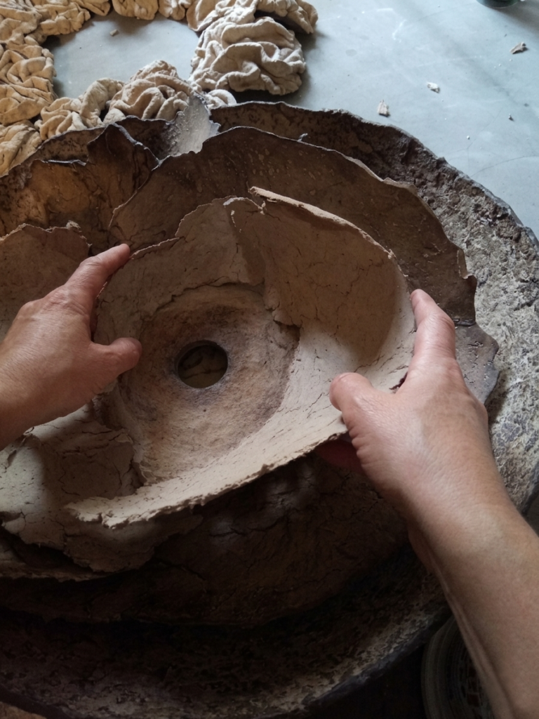 Sculptural process shaping the perception of space through texture and relief.